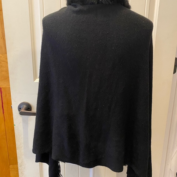 Vintage Black Shawl with Faux Fur - Picture 4 of 7